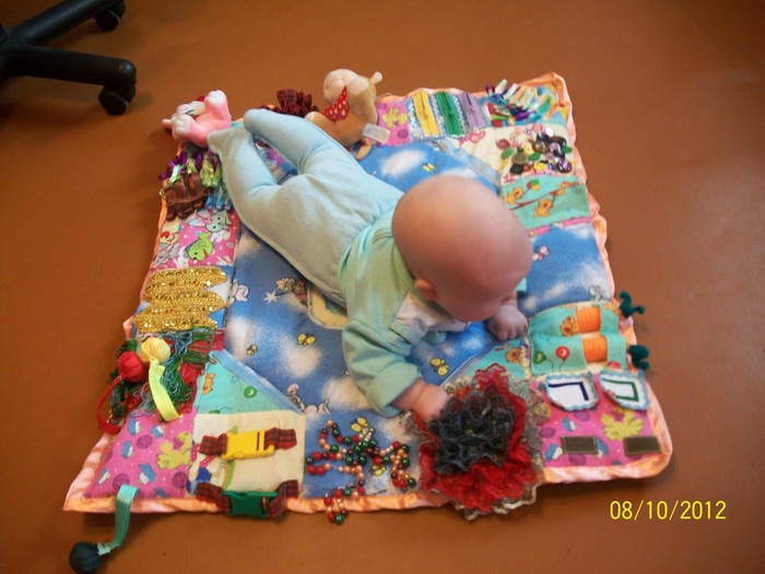 Развивающий коврик своими руками для детей от 0 до 3 лет фото