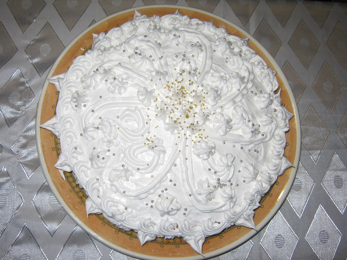 Торт с белыми сливками