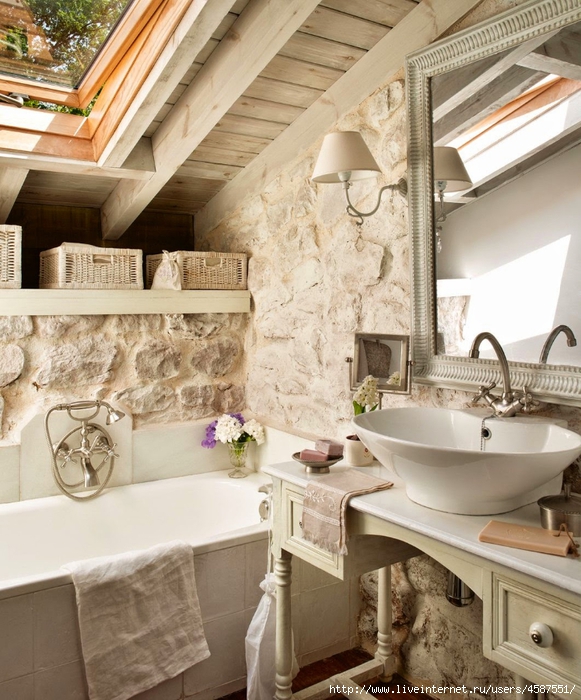 rustic chic vintage living - stone walls - pareti in pietra e travi legno a vista bagno (581x700, 332Kb)