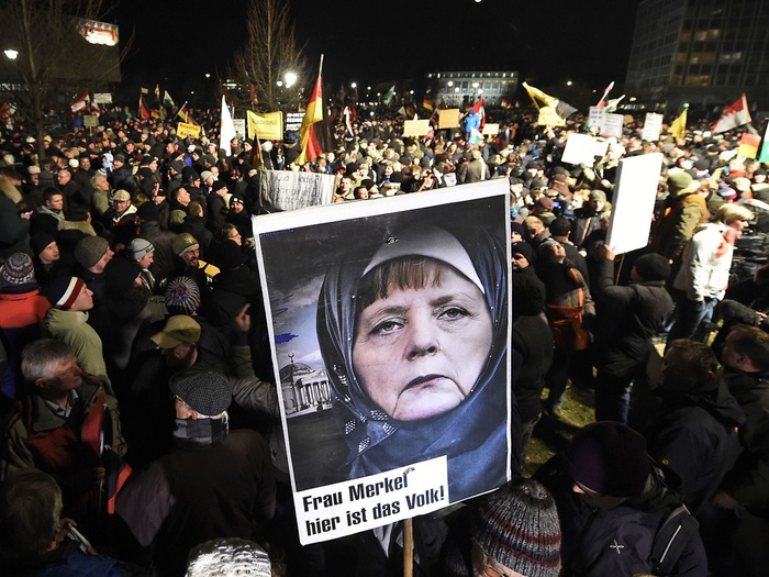antiislamskie-protesty-v-drezdene-12-yanvarya (700x525, 154Kb)