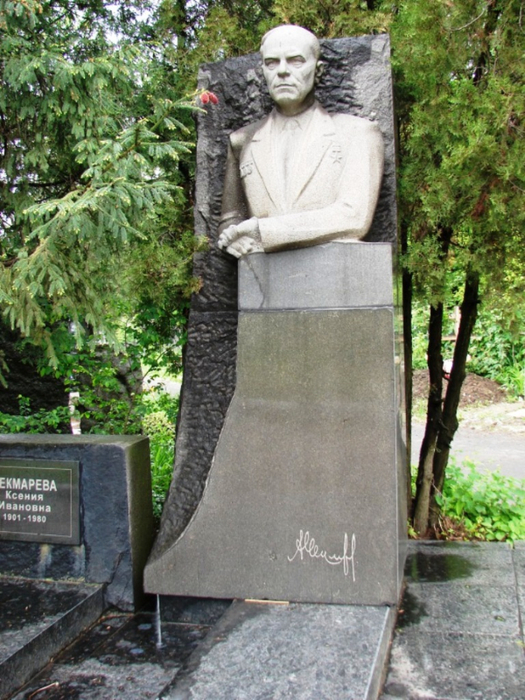 Chekmarev_Alexandr_Petrovich_grave (525x700, 459Kb)