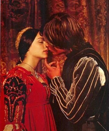 36506_tribune_romeo_and_juliet (358x430, 152Kb)