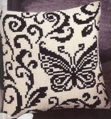 Подушка «Цветы и бабочки» 2