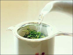 66758011_green_tea_may_help_keep_heart_disease_cancer_at_bayf34679a7d1800cb0afc3 (250x188, 21Kb)