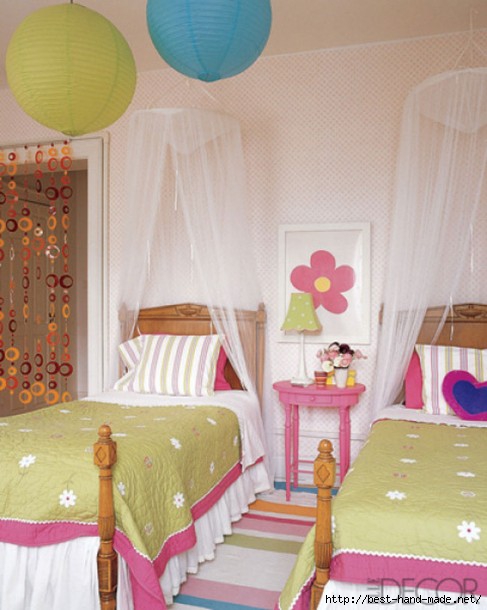 Two-Girls-Bedroom-Accented-With-Pottery-Barn-Kids-Accessories-487x610 (487x610, 144Kb)
