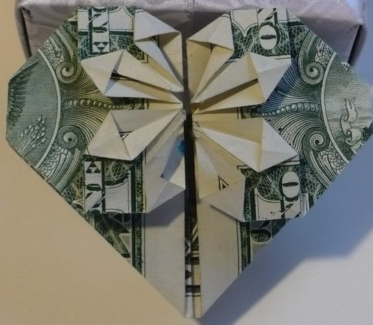 Складываем купюру. Оригами из денежных купюр. Сердце из купюры. Сердечко из купюры. Оригами сердце из купюры.