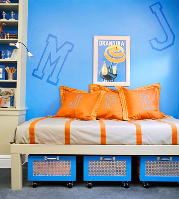 Bright-blue-orange-modern-kids-room-childs-bedroom-boys-girls-with-alphabetical-cusion (360x400, 45Kb)