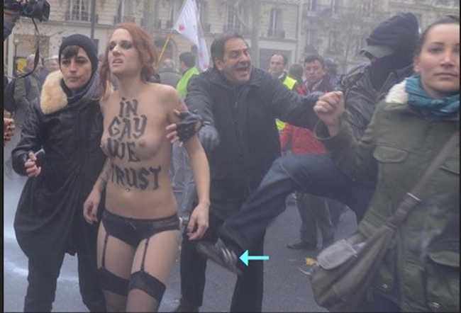 Coup de Pied Femen/5046362_Coupdepiedinitial (650x442, 97Kb)