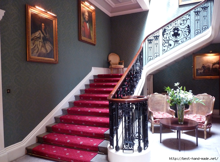 Addington_Palace_Interior_Shot_-_The_Grand_Staircase (700x515, 305Kb)