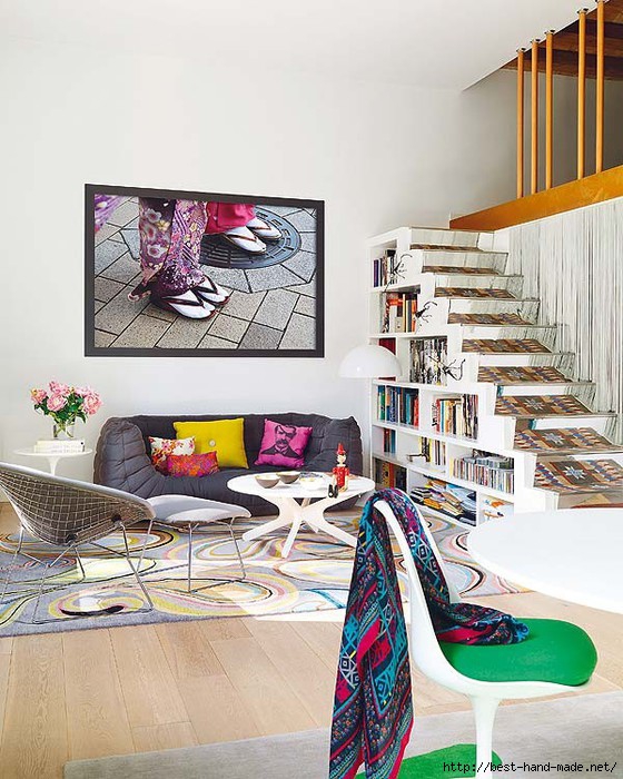 interior-awesome-barcelona-house-oozes-color-elegant-white-staircase-with-books-design-and-cool-modern-gray-sofa-and-colorful-rug_f2573 (560x700, 264Kb)
