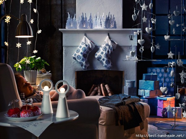 Dark-Christmas-Living-Room-with-White-Christmas-Accessories-600x450 (600x450, 170Kb)