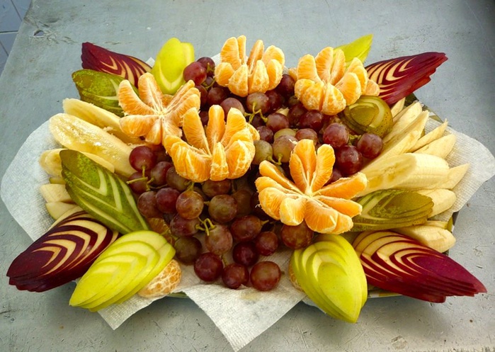 Красивая фруктовая нарезка на праздничный стол по богатому