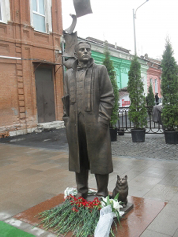 Памятник булгакову во владикавказе фото