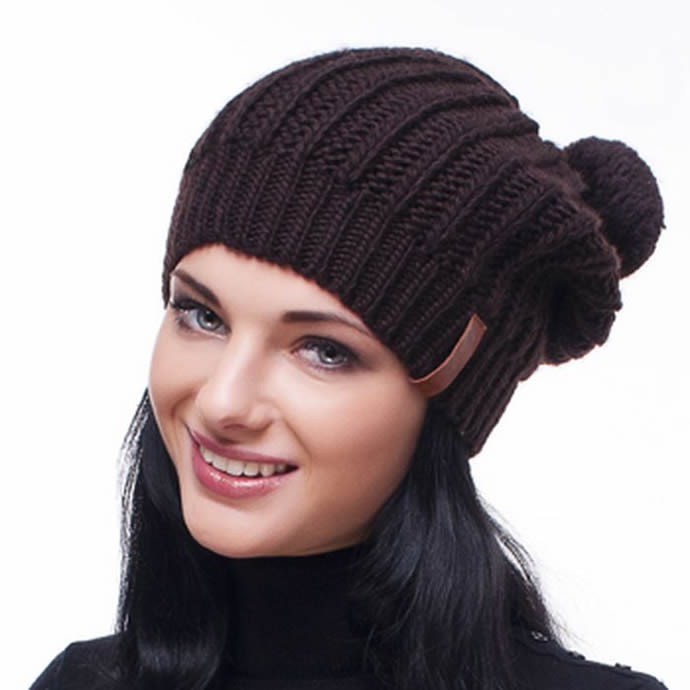 Модели вязаных шапок для женщин с круглым лицом