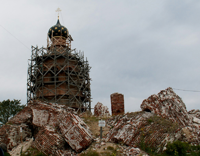 Монастырь на острове фото