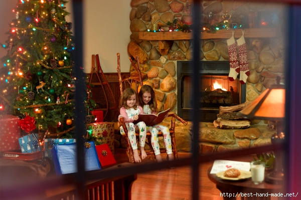 christmas-living-room-through-window (600x399, 194Kb)