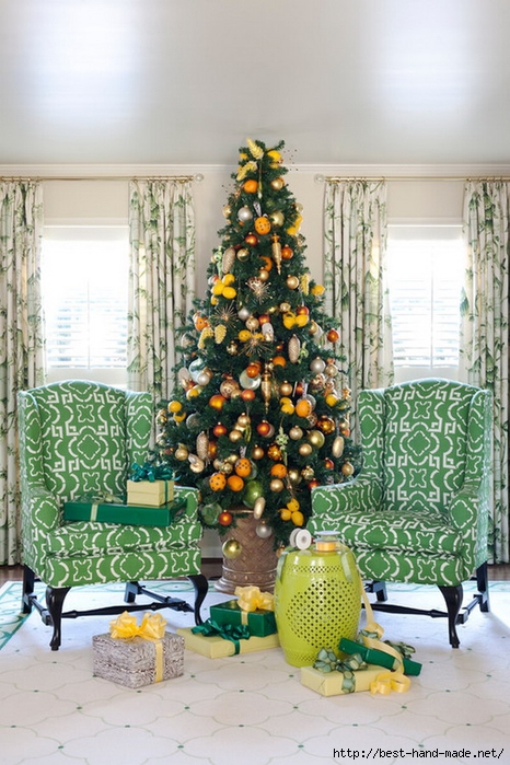 Christmas-Tree-Decorations-with-Living-Room-Chairs (466x700, 293Kb)