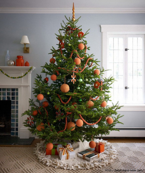 Christmas-Tree-Decoration-with-Tangerine-Ornaments (588x700, 249Kb)