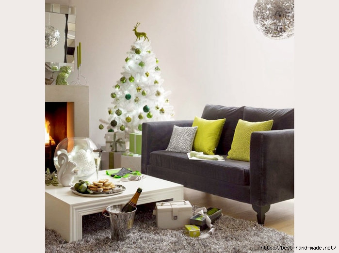 fashionable_design_sofa_and_white_christmas_tree_in_living_room (700x522, 155Kb)