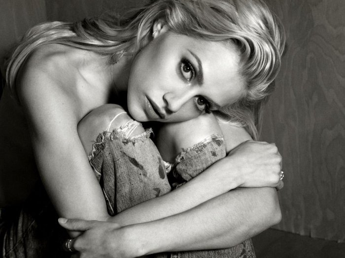 kinopoisk.ru-Brittany-Murphy-414802--w--800 (700x525, 63Kb)