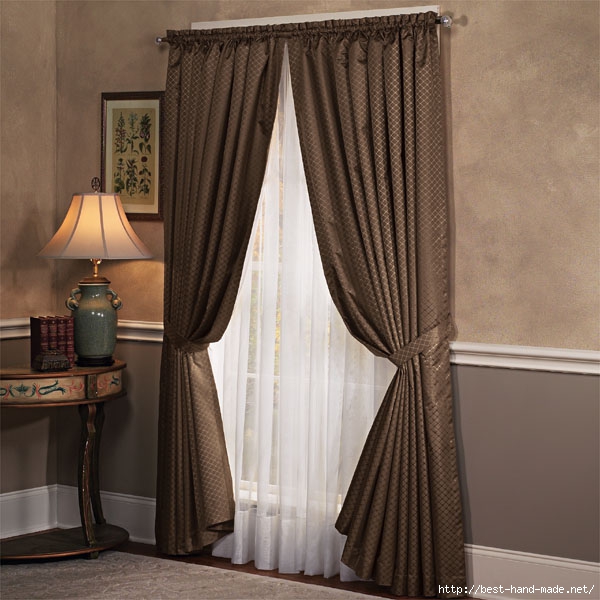 Brown-curtains-and-lamp-in-living-room (600x600, 191Kb)