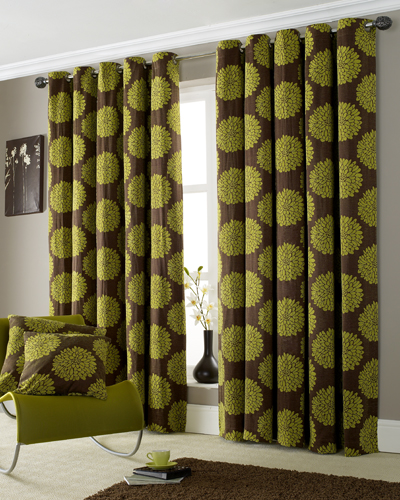 Green-curtains-and-armchair-in-living-room (400x500, 272Kb)