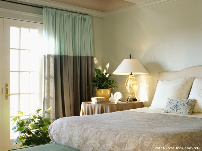 Interior_Two-coloured_curtains_in_a_bedroom_009464_ (700x525, 250Kb)