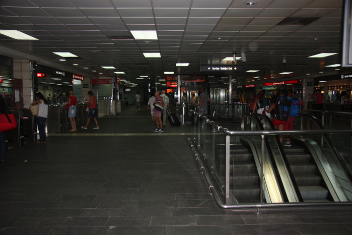 Spain-Barcelona-metro-Estación-2012- 034 (700x466, 177Kb)