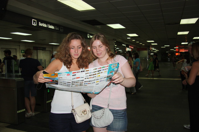 Spain-Barcelona-metro-Estación-2012- 033 (700x466, 84Kb)