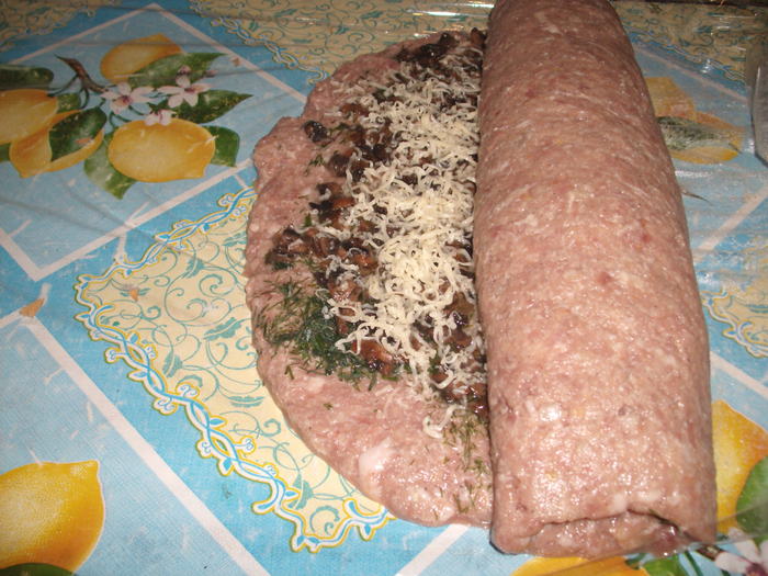 Как приготовить мясной рулет из фарша с начинкой в духовке рецепт с фото пошагово