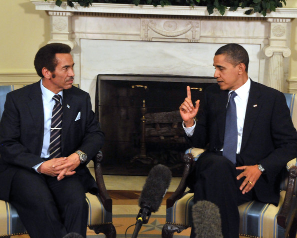 Obama Meets President Khama Botswana 8mOrBwe63U0l (594x475, 89Kb)