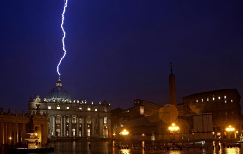 vatican_molnija_490_310 (490x310, 25Kb)