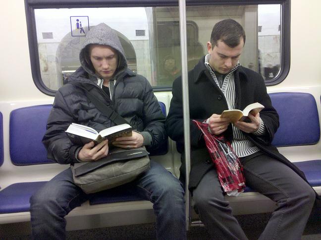 Народ наигрался в пластиковое говно и вернулся к книге - источнику знаний. 2013-02-19_19-16-41_85 (648x484, 69Kb)