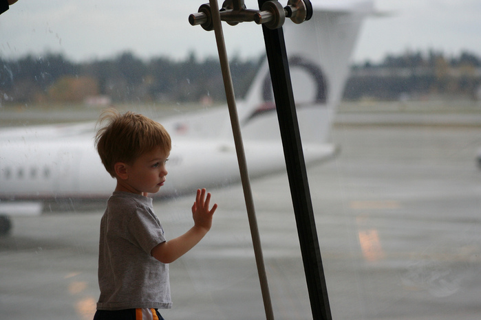 child airport (1) (700x466, 111Kb)