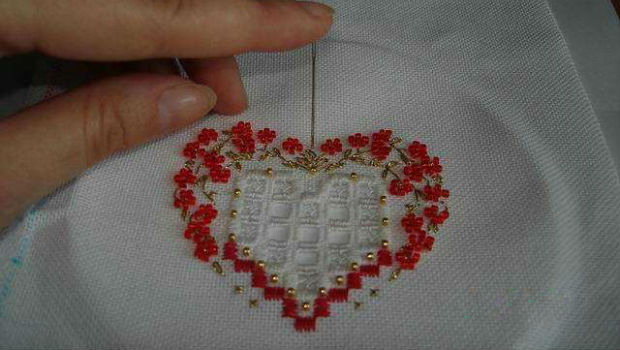 Схемы вышивки сердечек