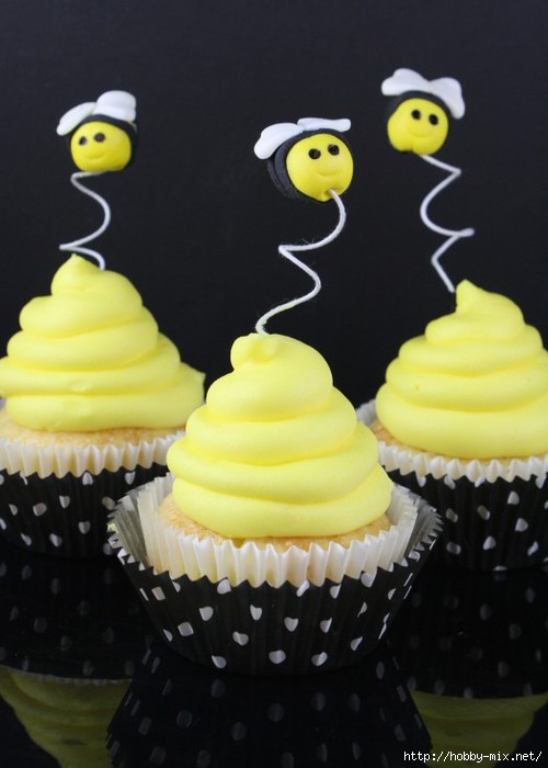 Beehive-Cupcakes-with-Fondant-Bees-e1360439135393 (500x700, 126Kb)
