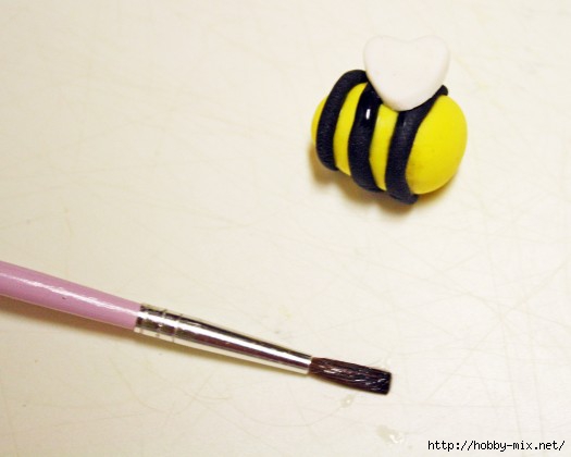 How-to-Make-Fondant-Bee-Cupcake-Toppers-12-e1360438807499 (525x420, 68Kb)