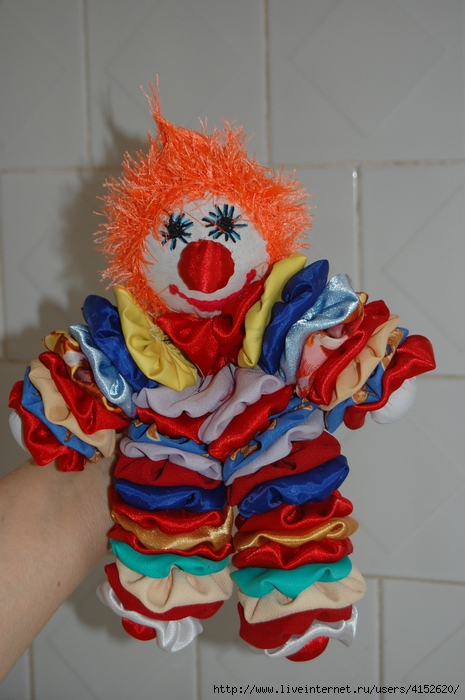 Клоуны сшить. Поделка клоун из ткани. Сшить клоуна. Клоун своими руками из ткани. Мягкая игрушка клоун.