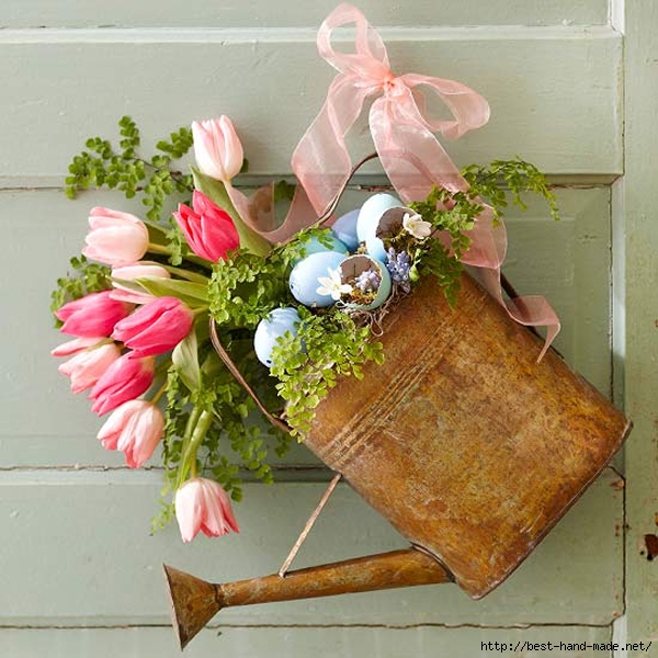 wreath-alternative-front-door-decor-watering-can-flower-arrangement-from-BHG (600x600, 272Kb)