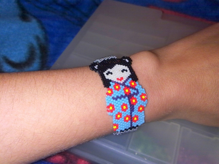 pulsera kokeshi (700x525, 248Kb)