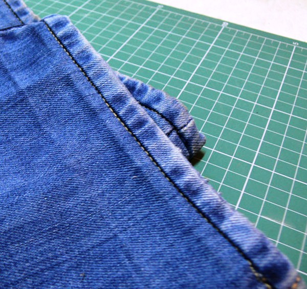 Подшить джинсы с сохранением фабричного шва вручную
