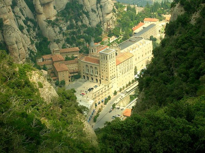 800px-Montserrat-View_from_the_rock_above (800x599, 109Kb)