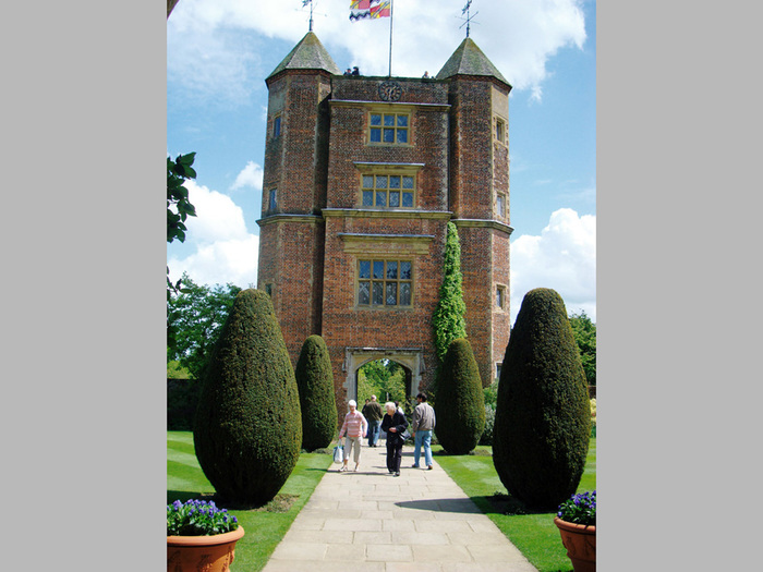 Sisinghurst_castle_3 (700x525, 137Kb)