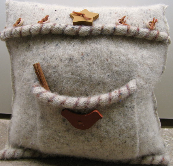 recycled-sweater-pillows-decorating6-4 (600x575, 109Kb)