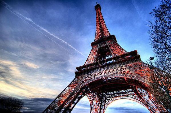 1366717808_eiffeltower4 (600x397, 59Kb)