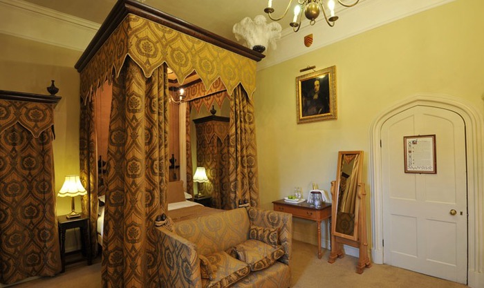Thornbury_Castle_bedroom (700x417, 85Kb)