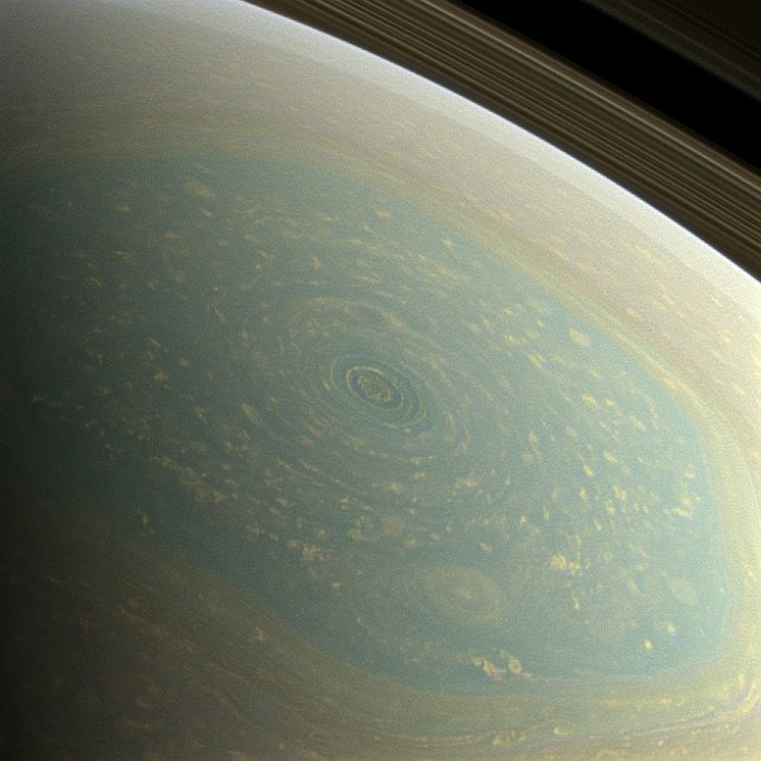 ураган на сатурне фотографии  NASA (700x700, 83Kb)