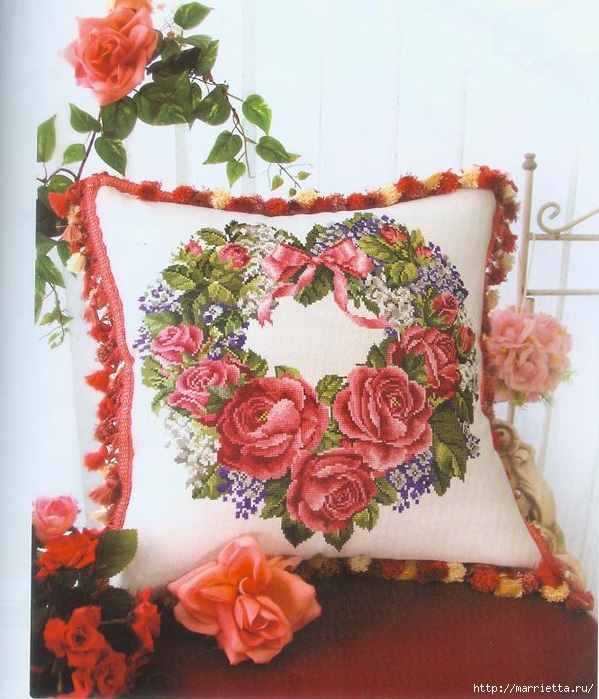 подушка с розами. вышивка (599x700, 267Kb)