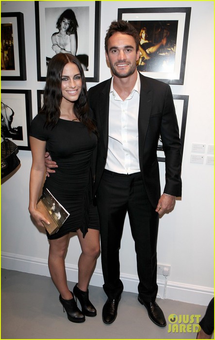 jessica-lowndes-thom-evans-human-relations-private-view-01 (443x700, 69Kb)