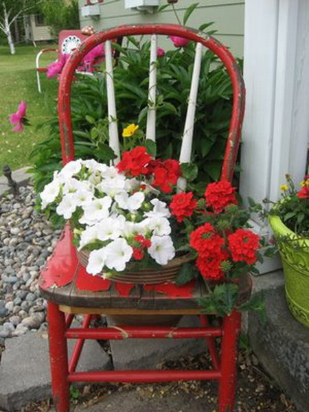 planting-flowers-in-chairs-colorful3 (450x600, 87Kb)